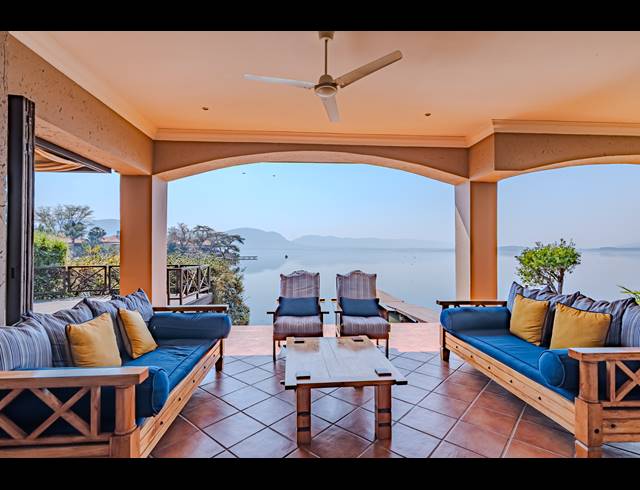 6 BEDROOM HOUSE FOR SALE IN PECANWOOD ESTATE
